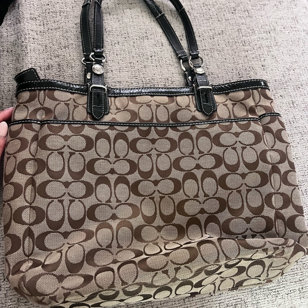 Coach Brown Signature Tote with Iconic Pattern - Picture 3 of 4